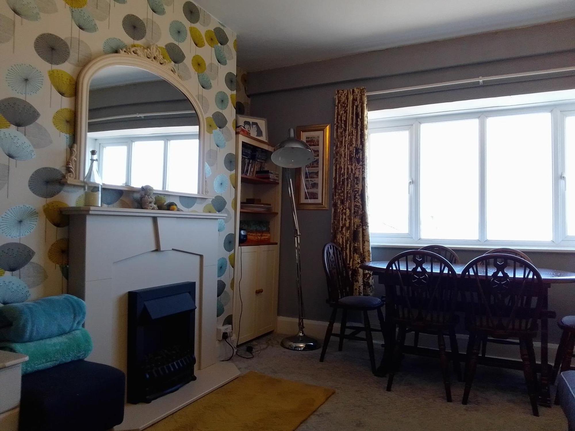 4 Cromwell Terrace - 2 Bed Floor With Views Across Town To The Sea *