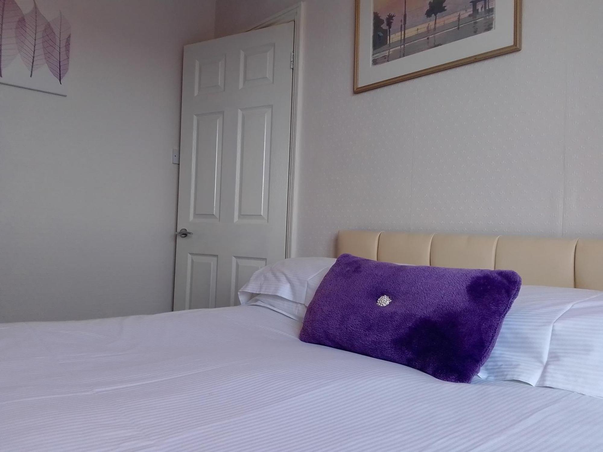 4 Cromwell Terrace - 2 Bed Floor With Views Across Town To The Sea * Scarborough