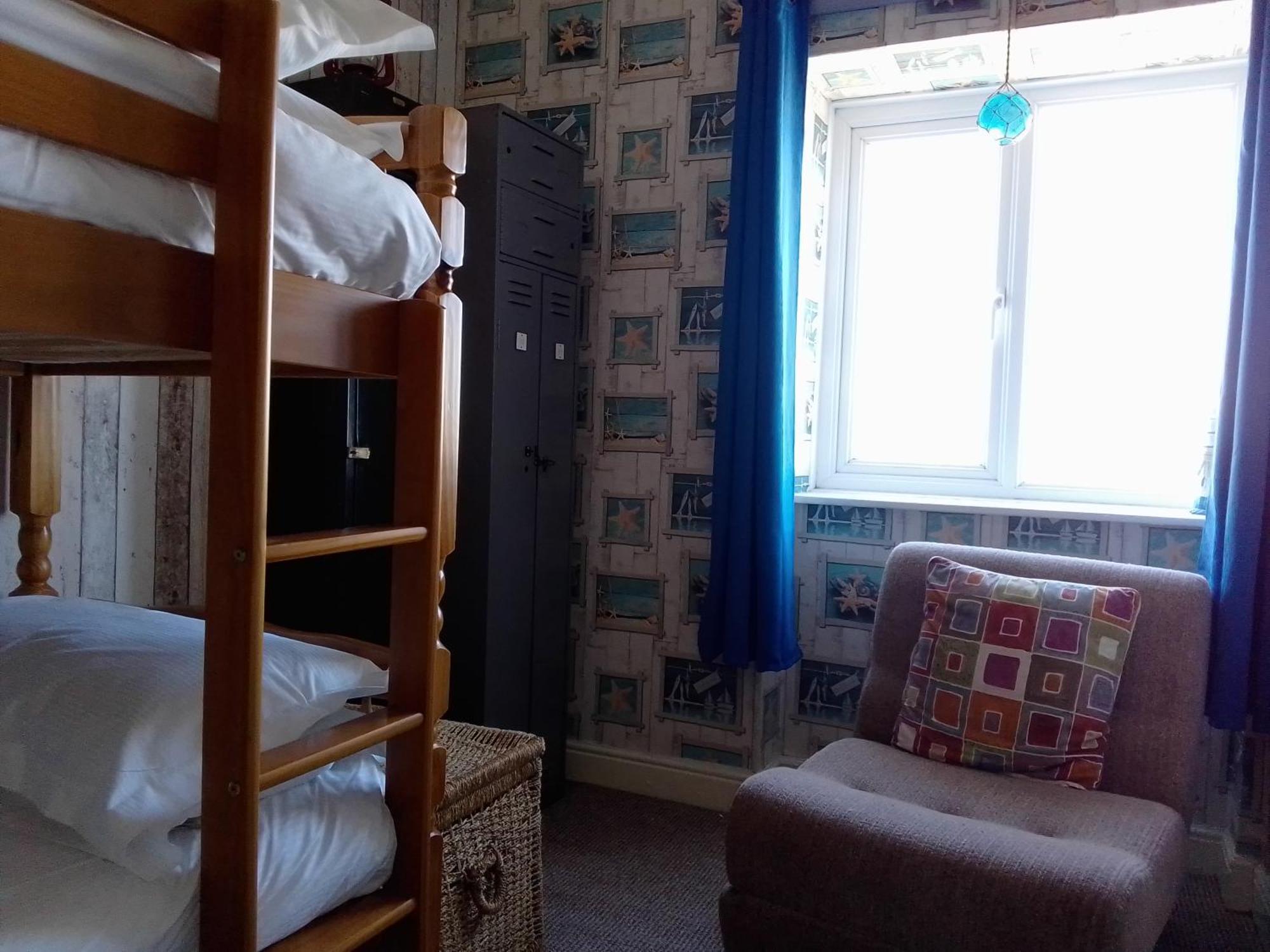 4 Cromwell Terrace - 2 Bed Floor With Views Across Town To The Sea *